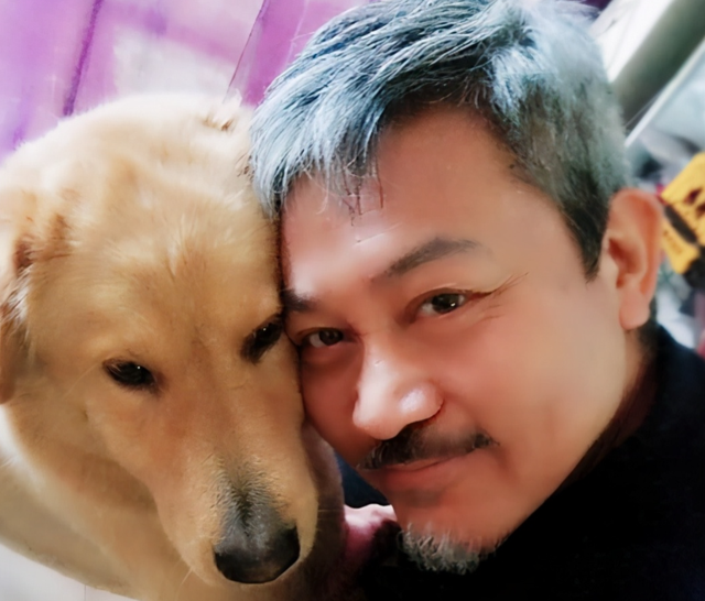 曾伟权：一生未婚，59岁因病离世时，身边无儿无女，只有狗狗陪伴