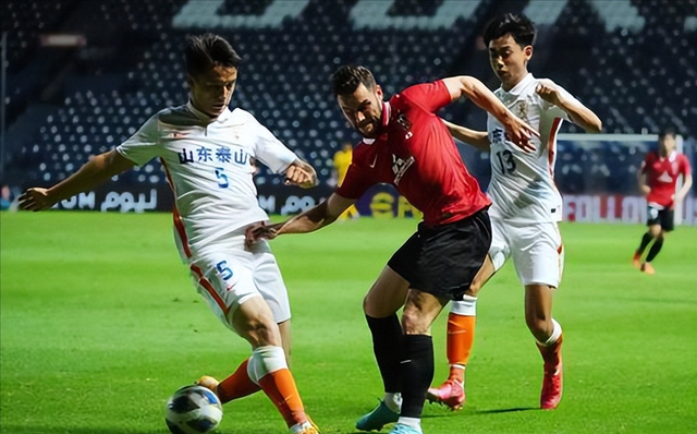 山东泰山5球负于日本浦和红钻，惨败中见证进步，下场或有希望