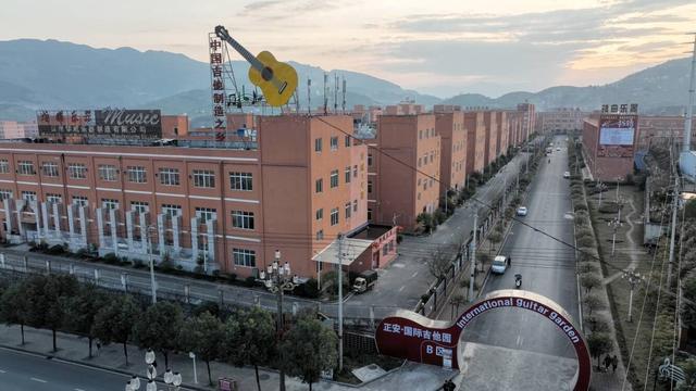 【解码贵州·读懂中国】Guitars Echoing Through Guizhou to the World | 小吉他的“世界之旅”