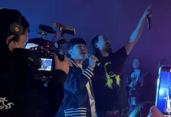 林俊杰确诊新冠情绪低落，美国演出不戴口罩，经纪人透露情况很好