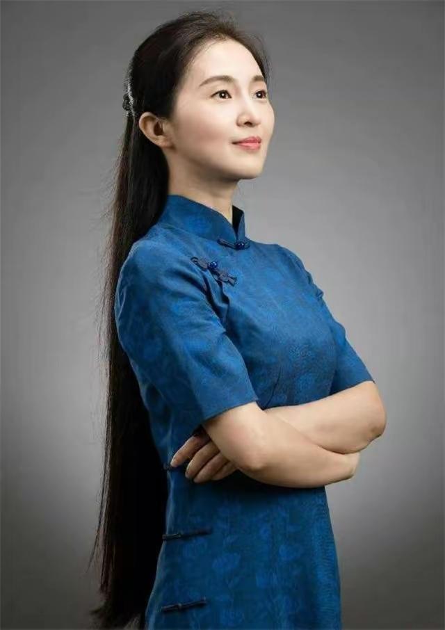 湖南女人，从“最美校长”，变身“文字小偷”，应不应该被原谅