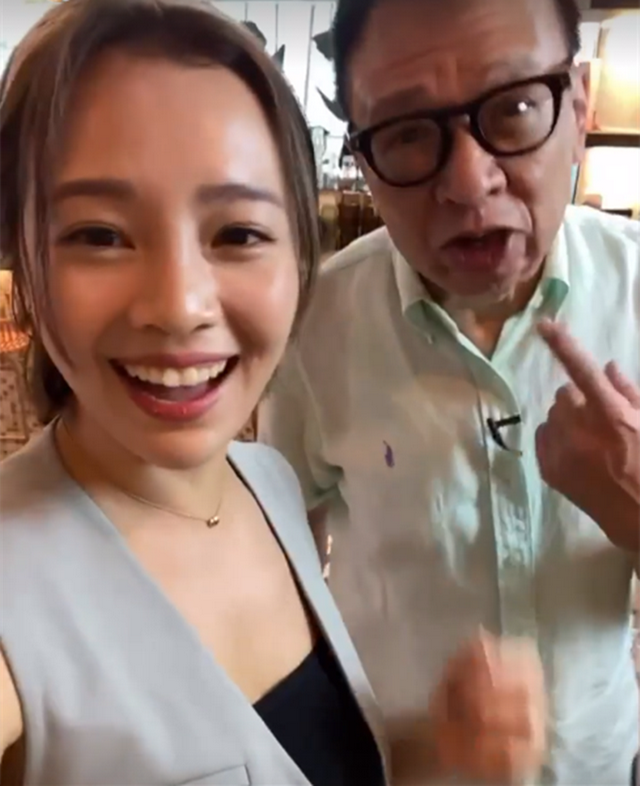 许绍雄与妻女定居国外！砸重金连开3家餐厅，一碗面43元卖到爆