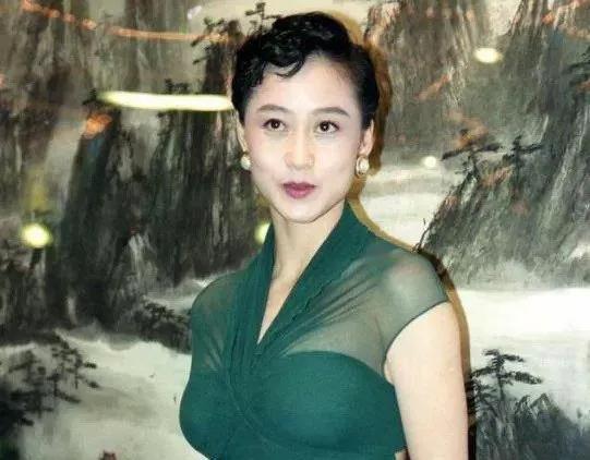 李连杰罕见晒全家福，女儿没有妈妈好看