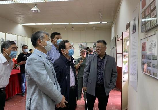 千本证照 见证“百年”华侨史