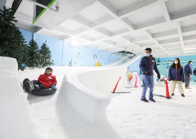 学校假期到新加坡樟宜机场体验冰雪踏上“史努比探索之旅”