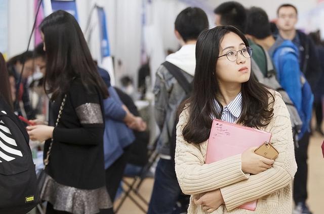 女生上过大学和没上过大学，有啥不同？“两位姐姐”的话可以诠释