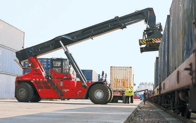 中老铁路开通运营五个月 客货运输态势喜人 国际物流黄金大通道作用初显