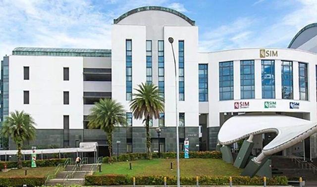 中国籍女助教在新加坡涉嫌金融学术造假，就任长江商学院某副院长