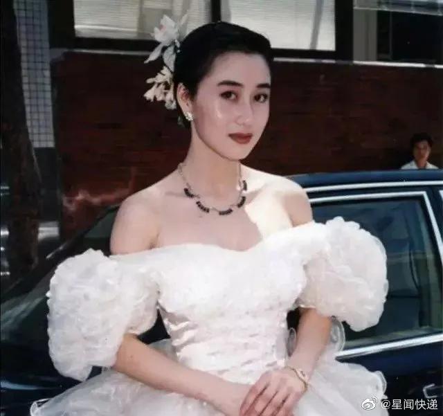 李连杰罕见晒全家福，女儿没有妈妈好看