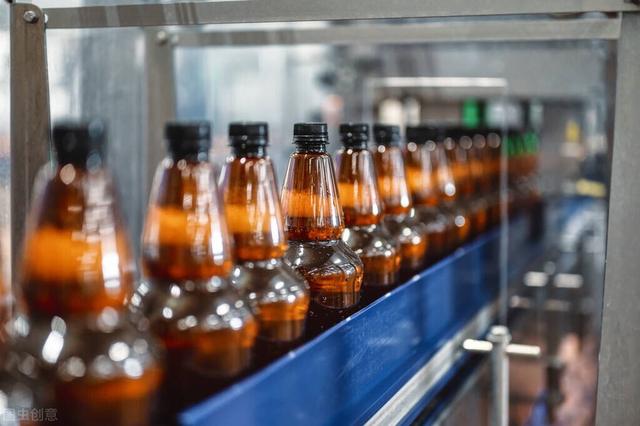 15岁当打工仔，曾是一名送货员，白手起家，今成为泰国酿酒业巨子