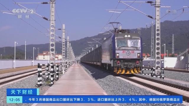 全国首列陆路启运港退税试点铁海联运班列到达广西