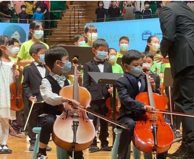 香港富豪的教育观：砸钱、鸡娃、混圈子？