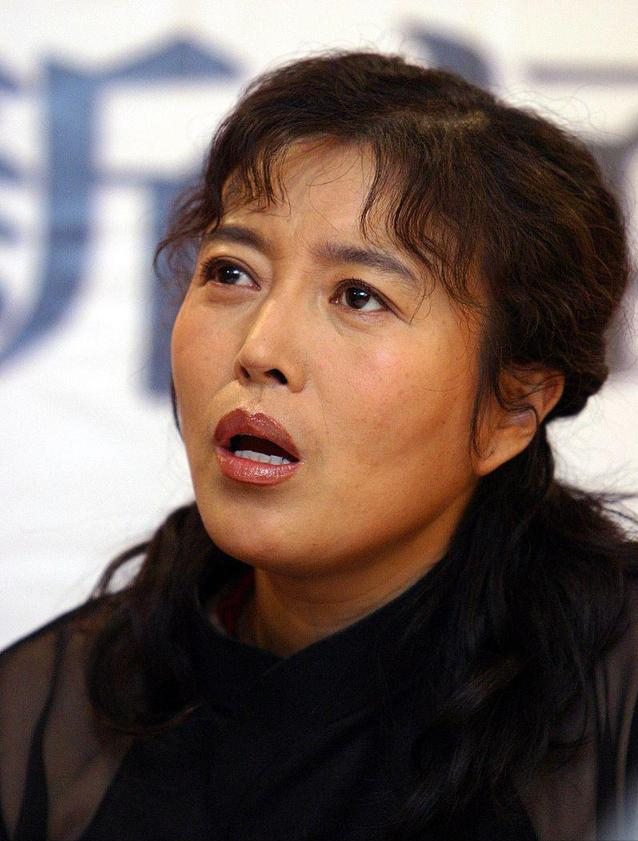 相差11岁的姐弟恋，丁嘉丽与孙红雷分手20年，如今处境天差地别