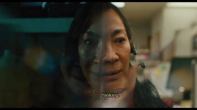 《瞬息全宇宙》8.8降到7.8,为何好莱坞亚裔电影口碑总是两极分化?