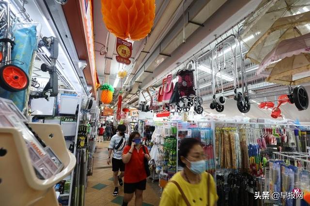 早报调查：物价居高不下 七成新加坡民众节省开销应对