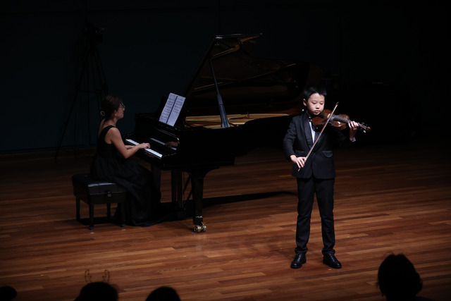 闪亮登场！新加坡青少年音乐会之风度翩翩小少年