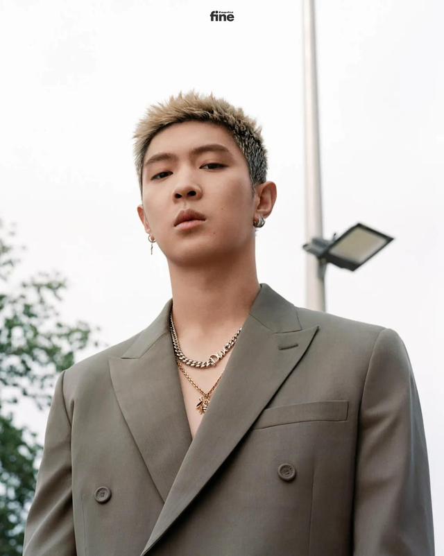 盘点娱乐圈家世好却不炫耀的男星，林俊杰华晨宇纷纷上榜