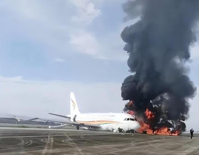 藏航飞机刚起飞突然起火，如果在空中发生火灾，要怎么办？