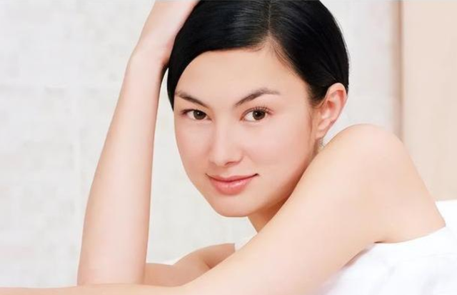 从“玉兰油女孩”到单亲妈妈，离开富豪老公，丹尼尔活出完美人生