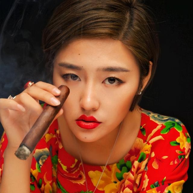 娇娇直播嘲讽赵本山女儿：留学去个好地方，新加坡和澳门差不多