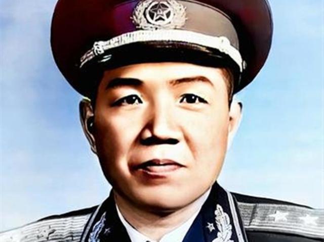 1949年，英国军舰连连败退，英国人忏悔：原来是17年前的那小子