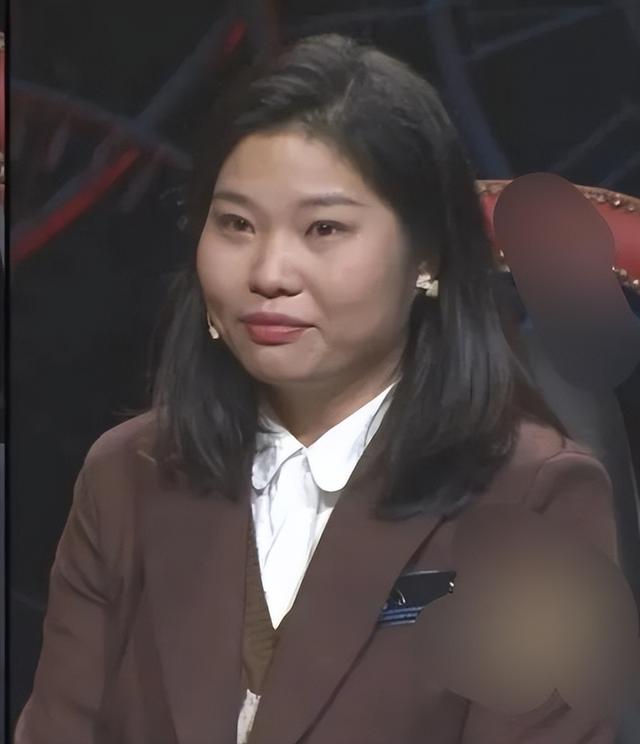 她被残疾养父带大，一直嫌弃养父窝囊，34岁悔悟，公开道歉