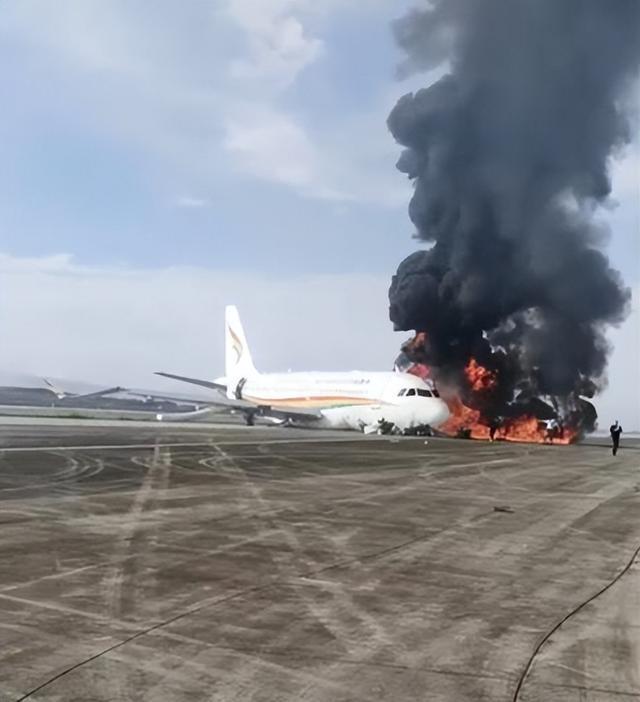 藏航飞机刚起飞突然起火，如果在空中发生火灾，要怎么办？