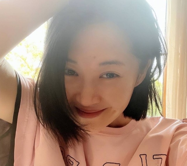 “京圈公主”许晴疑似被“雪藏”？520晒照状态好似妙龄少女