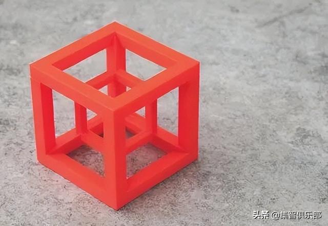 超越维度：在实验室中模拟四维物理学