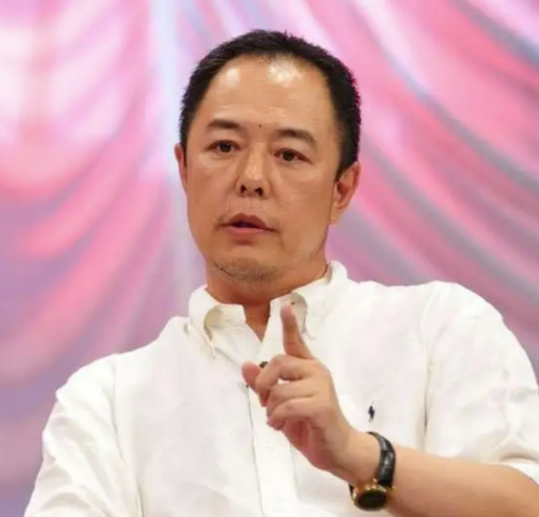 8位移居国外明星现状，有人艰难度日，有人身价千万，有人端盘子