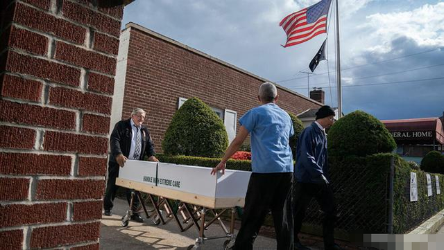 物竞天择与一百万个亡魂，抗疫放任自流让美国粉饰的外衣彻底揭开