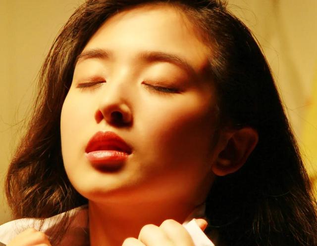 那些“红得快，沉得也快”的女星，如今风光不再，有人露出了原形