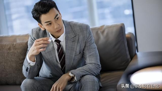 他是《三生三世枕上书》中聂初寅，却演绎江疏影精英“前男友”