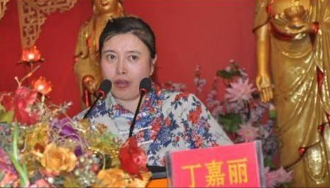 相差11岁的姐弟恋，丁嘉丽与孙红雷分手20年，如今处境天差地别