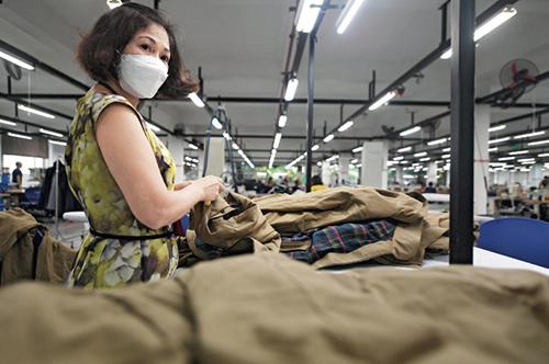 “中国干部”管理越南耐克三星，Made in Vietnam正在悄悄变贵