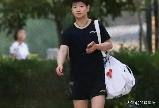 孙颖莎要想突破瓶颈，王曼昱她学不来，好闺蜜陈梦才是最好的榜样