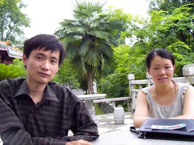 江西渐冻症男子，与父亲女学生私奔结婚，自创香水品牌，身家千万