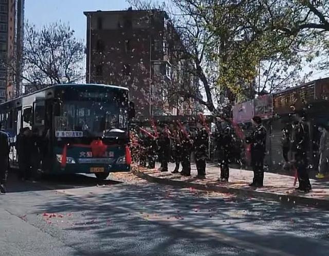 2007路今天开通 走棠梨沟旅顺中路一带 路过三寰牧场和英歌石植物园