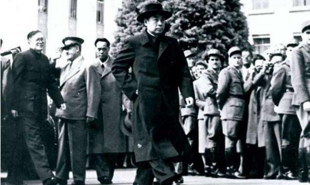 1955年，周总理座机坠毁，远在台湾的蒋介石听闻后说了一番话