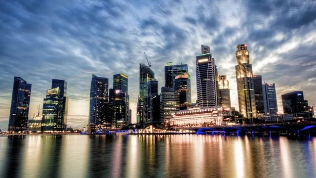 为什么那么多中国人跑去新加坡工作？