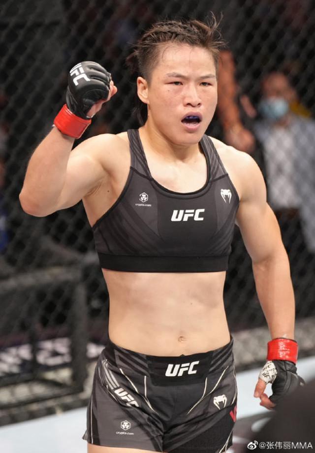 刘畊宏赞美张伟丽：谢谢你，给了我们力量！中国一姐KO重返巅峰