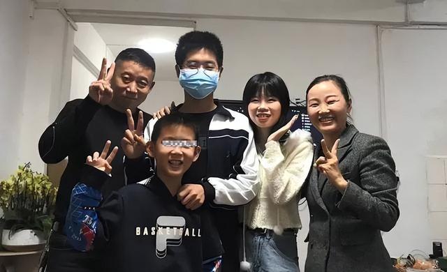 孙卓被拐事件后，姐姐意外走红，凭借内涵圈粉百万，卖书超千万