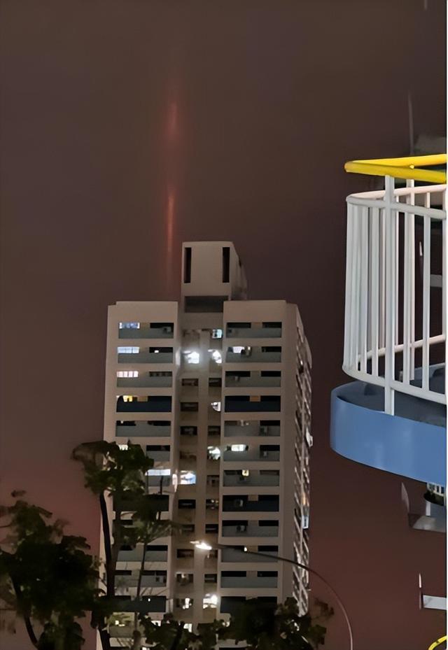 新加坡天降“异象”，像极了《西游降魔》中的如来降世