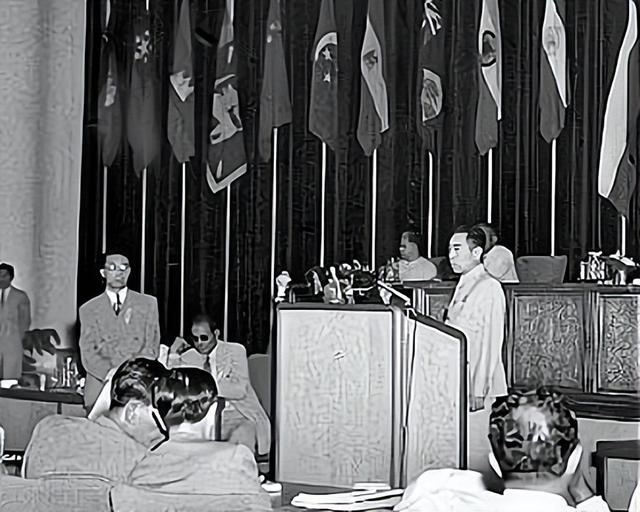 1955年，周总理座机坠毁，远在台湾的蒋介石听闻后说了一番话