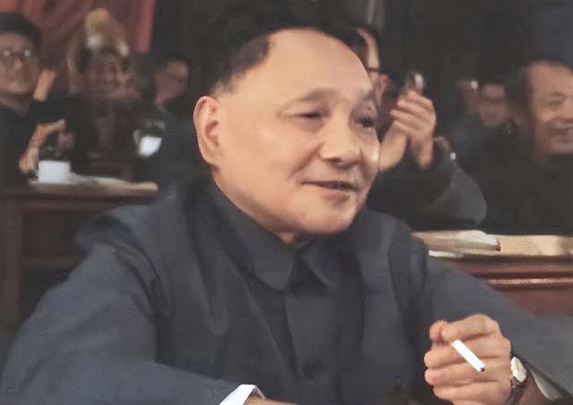 得知蒋经国去世后，邓小平紧急召开了重要会议，痛心地说了8个字