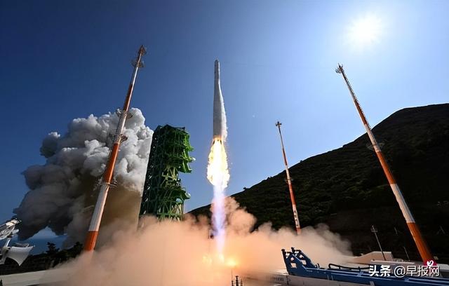 韩国成功发射“世界号”火箭 搭载人造卫星入轨