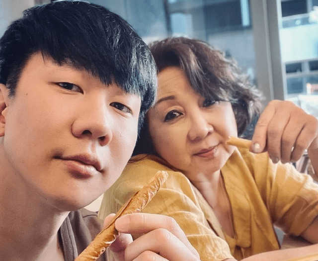 林俊杰晒隔离餐火了，精致又丰盛，网友：太有食欲，看饿了