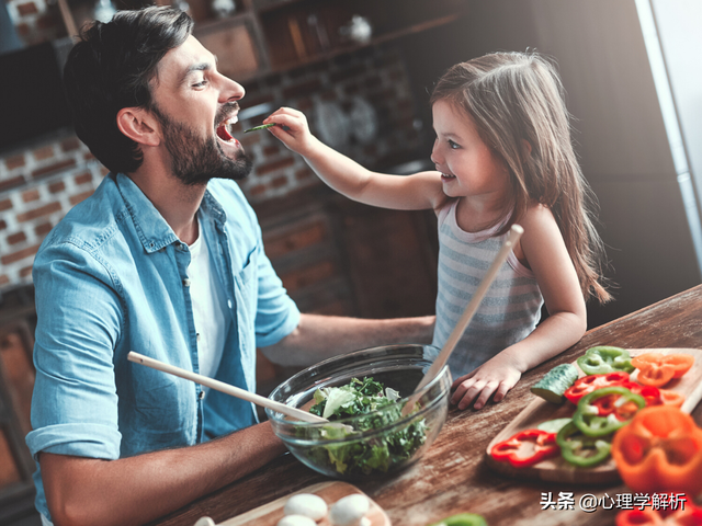 父母对孩子饮食习惯的影响｜心理学综述：说教和立规矩会适得其反