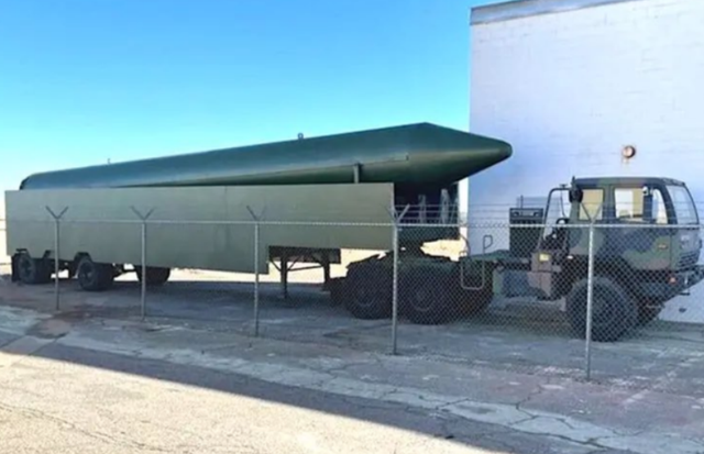 美国三艘“航母”亮相亚太军演，惊现“东风”导弹模型