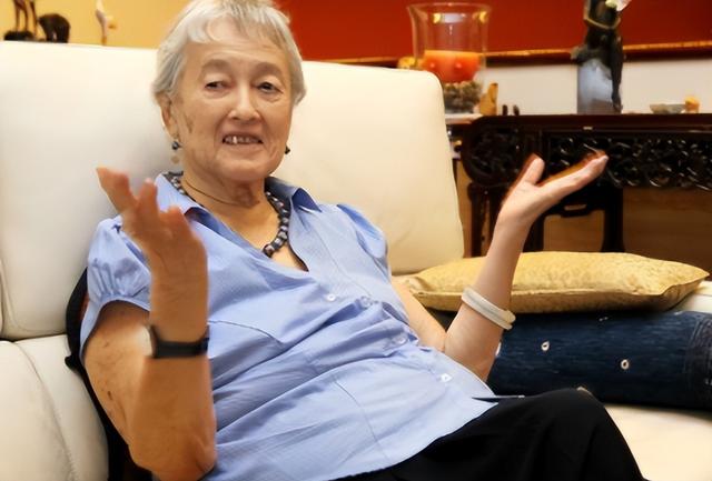 中国小伙爱上79岁的新加坡富婆，却上演了惊天骗局，密谋2亿家产